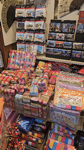 伝統的な刺繍小物やかんざし