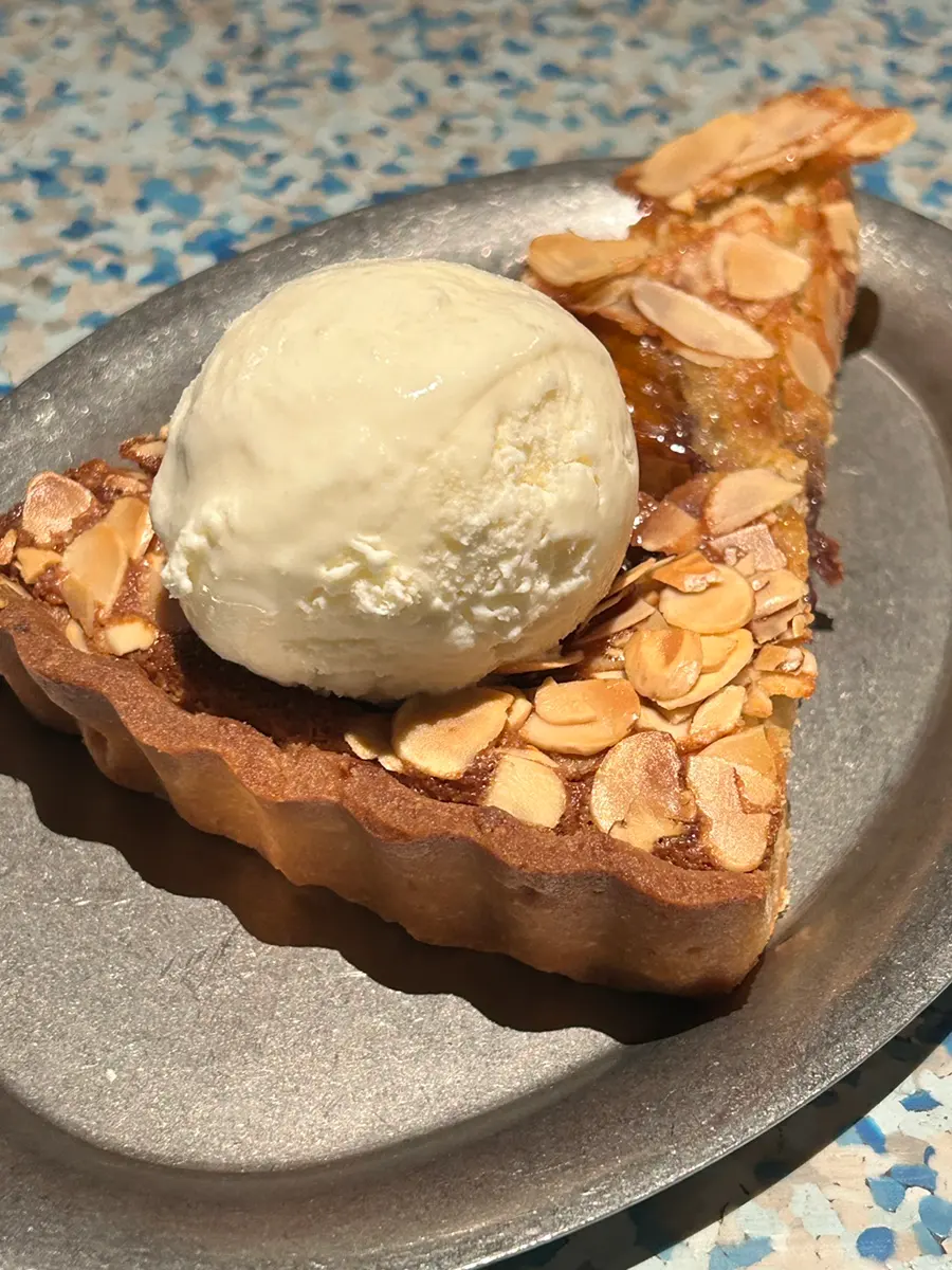 温かいアップルパイと冷たいアイスクリーム