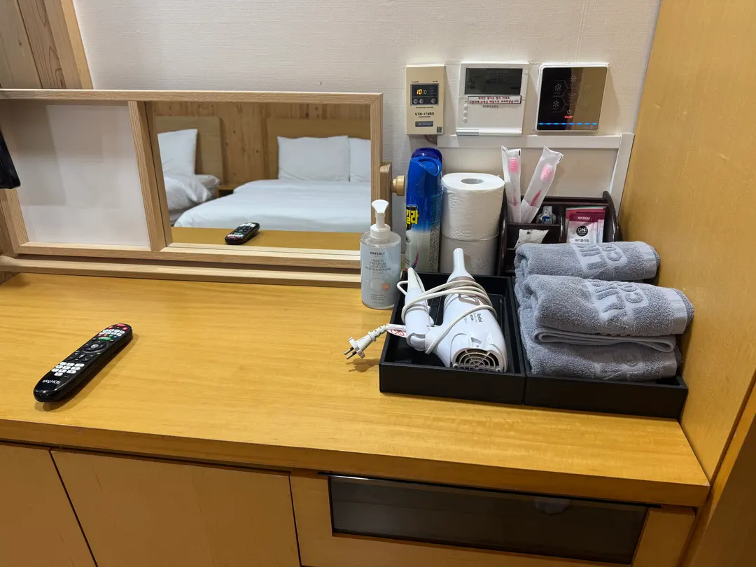 客室の化粧台とアメニティ