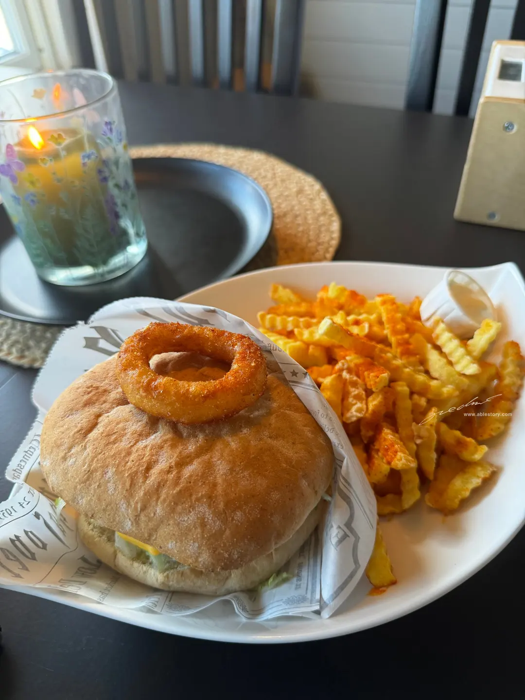 One time we ordered burgers to go, and the other time we dined in, parking in front of the restaurant both times.