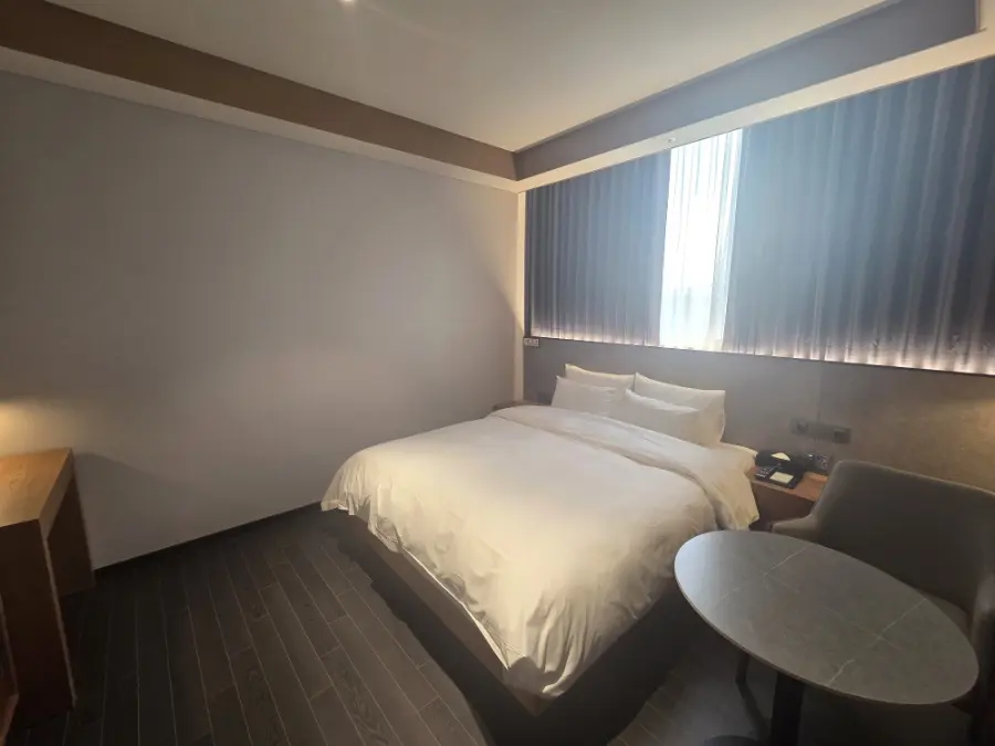 Standard Room Desk