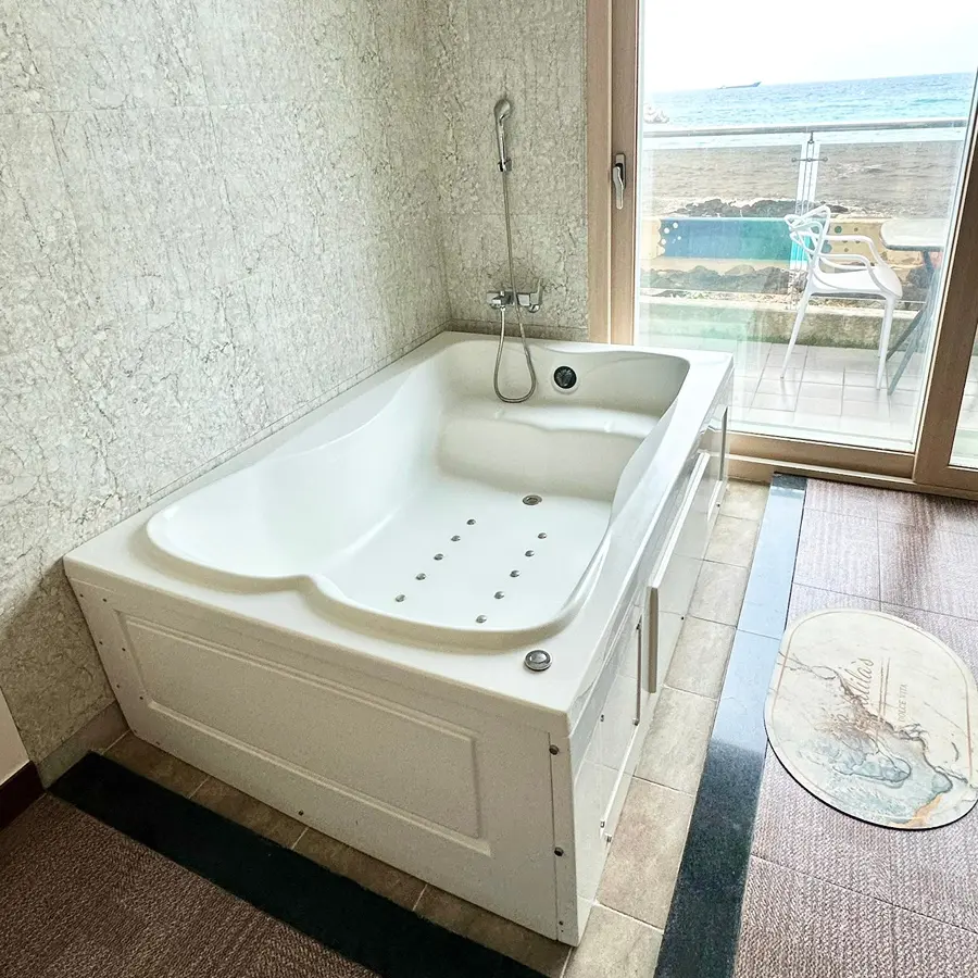 Sea Stay Hotel Spa Tub