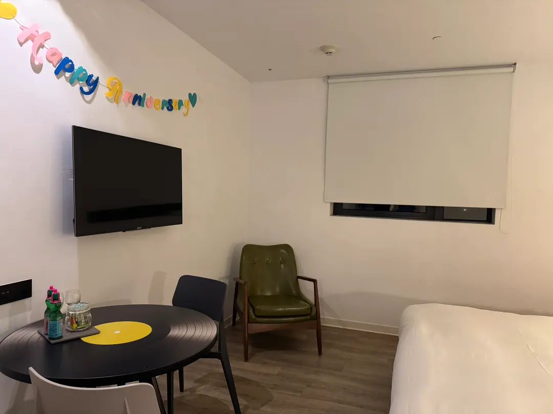 Large King Room Layout