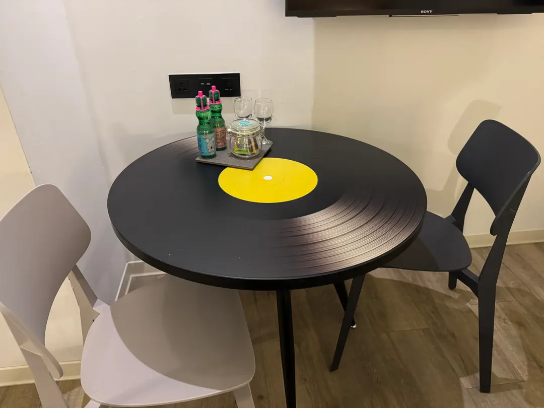 Table in the Large King Room