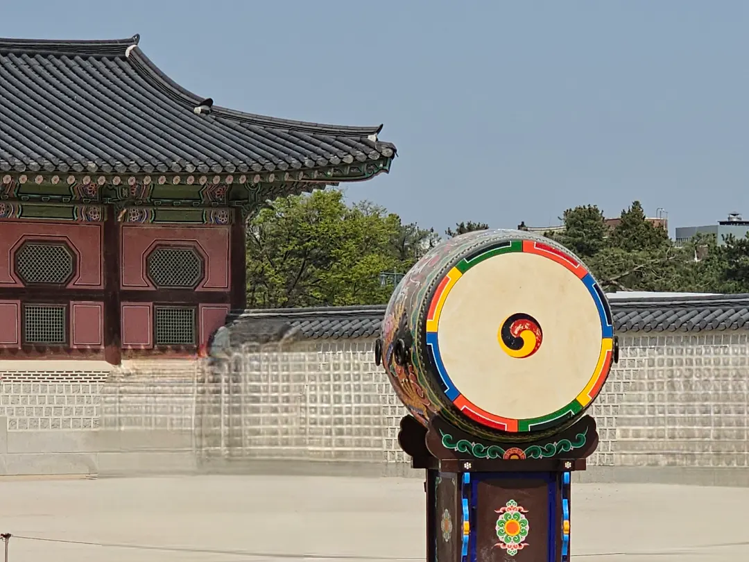 太鼓の合図で儀式が進行