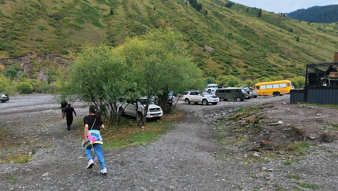 カザフスタン旅行 レンタカーでカインディ湖への行き方|フールゴン