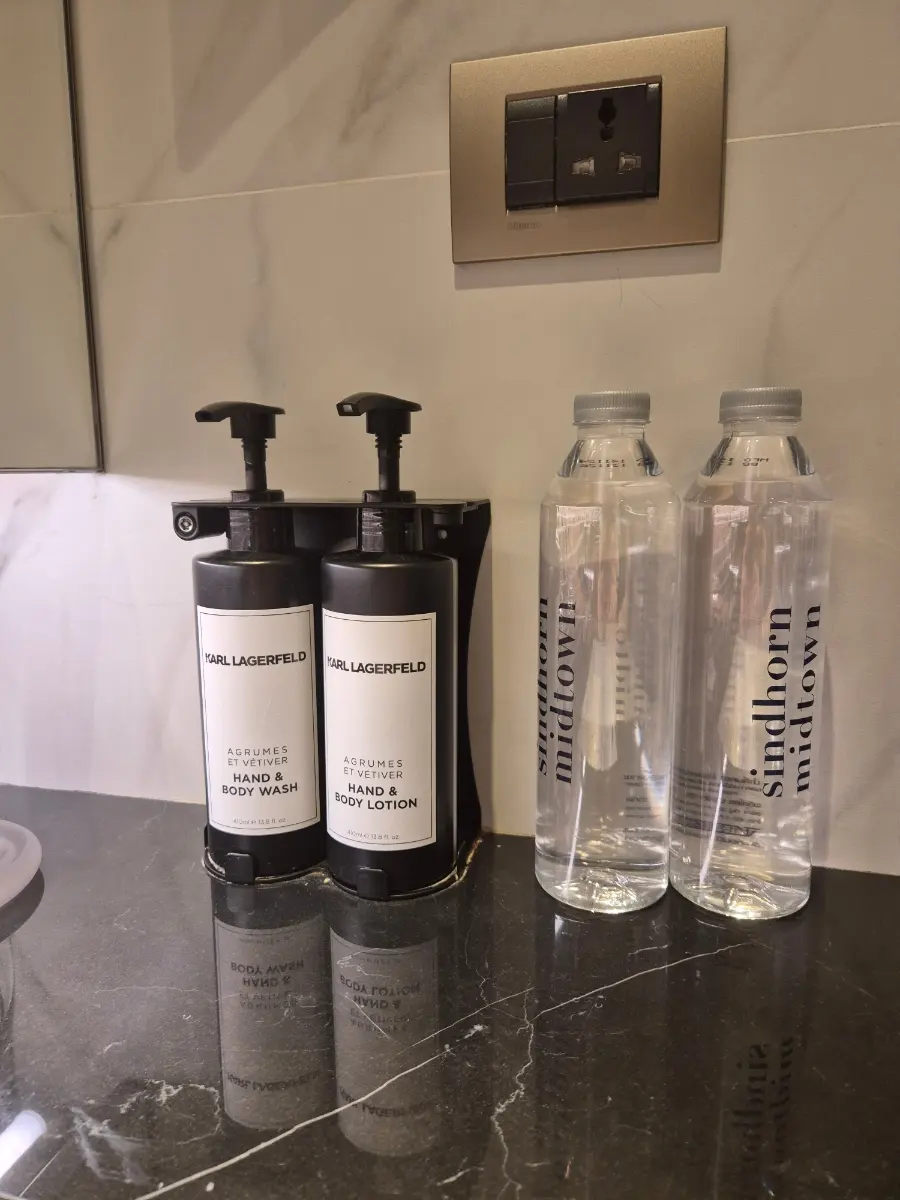 Karl Lagerfeld Amenities