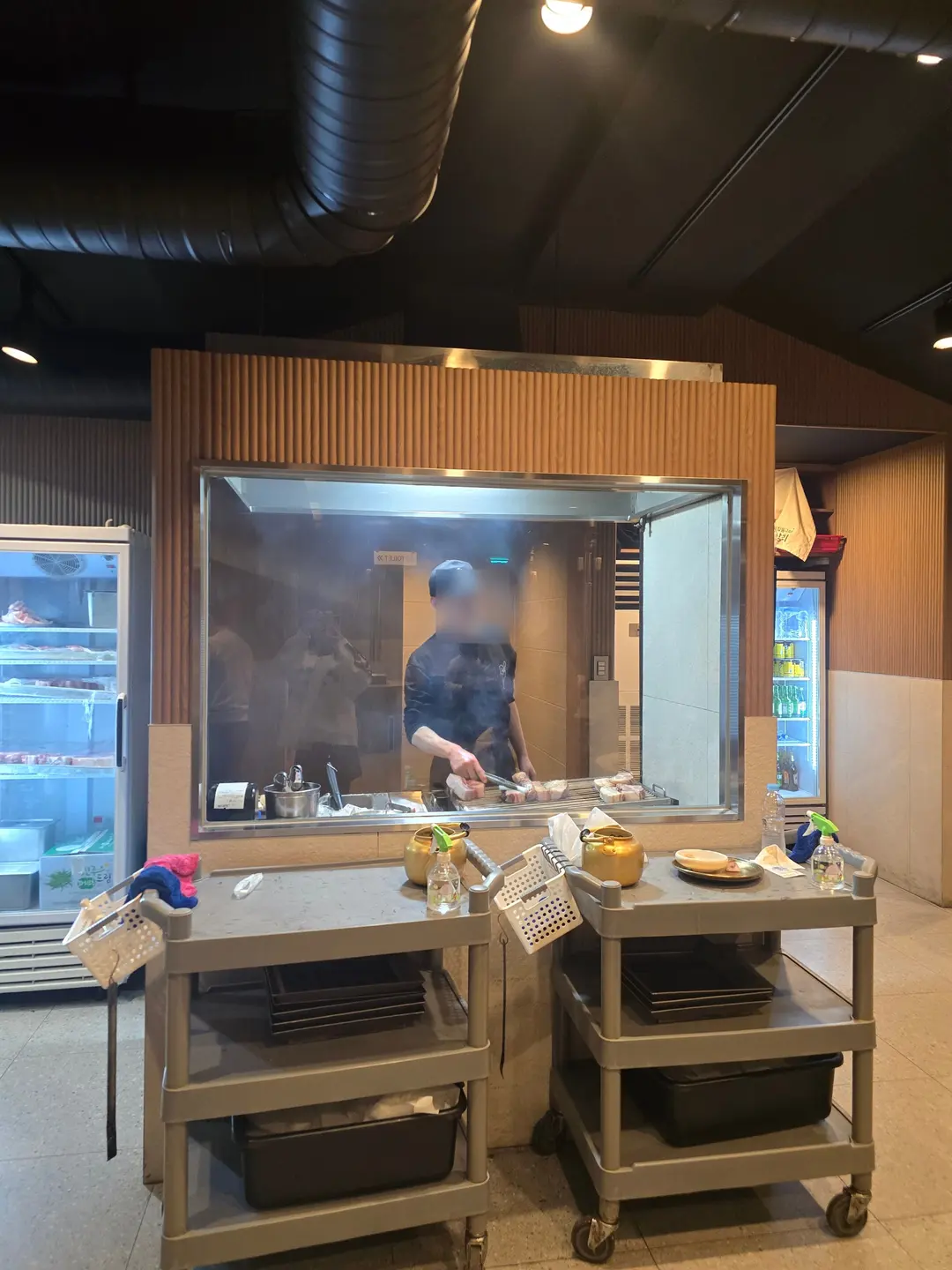 การรมควันหมูดำด้วยฟางข้าว