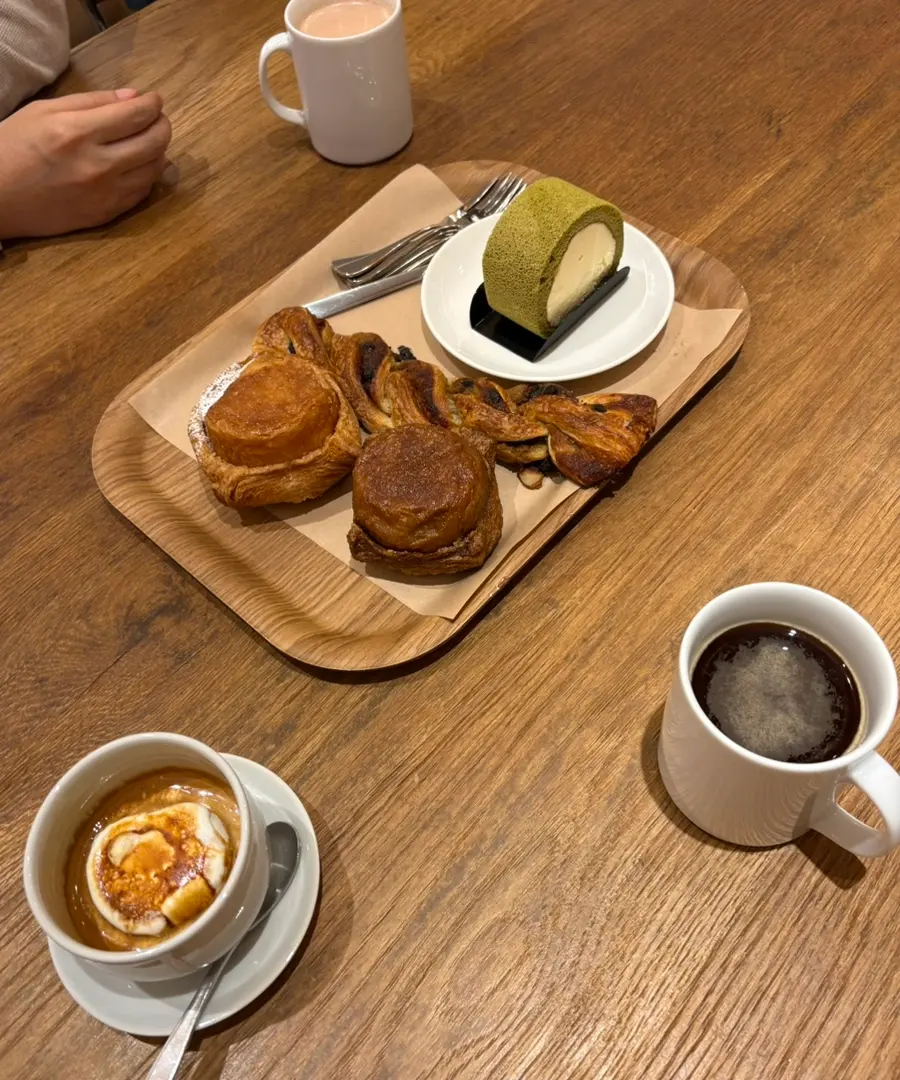 กาแฟและขนมหวานที่สั่ง