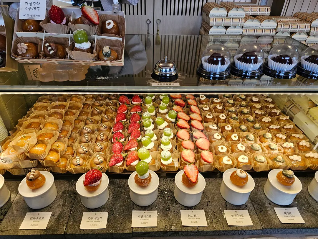 Beautiful dessert gift boxes
