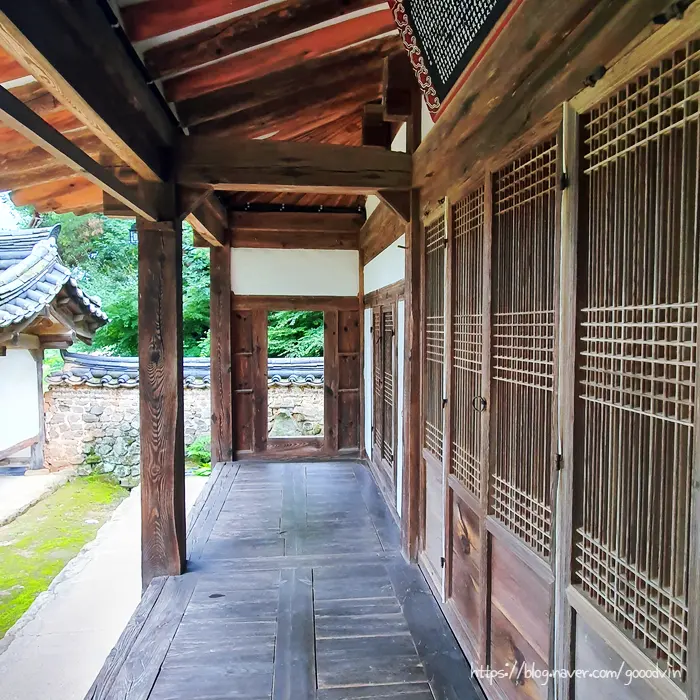 Sesimjae Wooden Veranda View