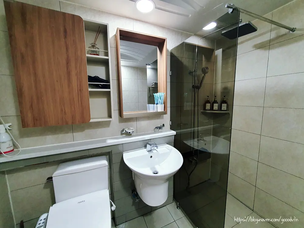 Modern Detached Bathroom