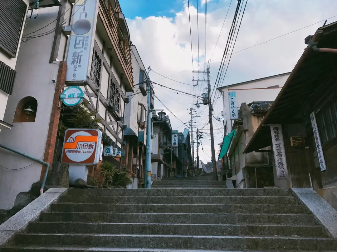Traditional approach to Hozan-ji Temple