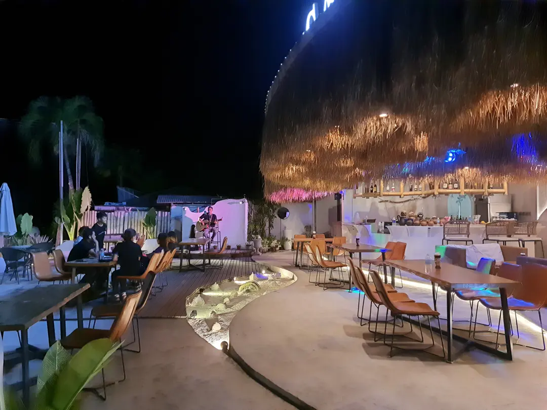 Inside the quiet live bar