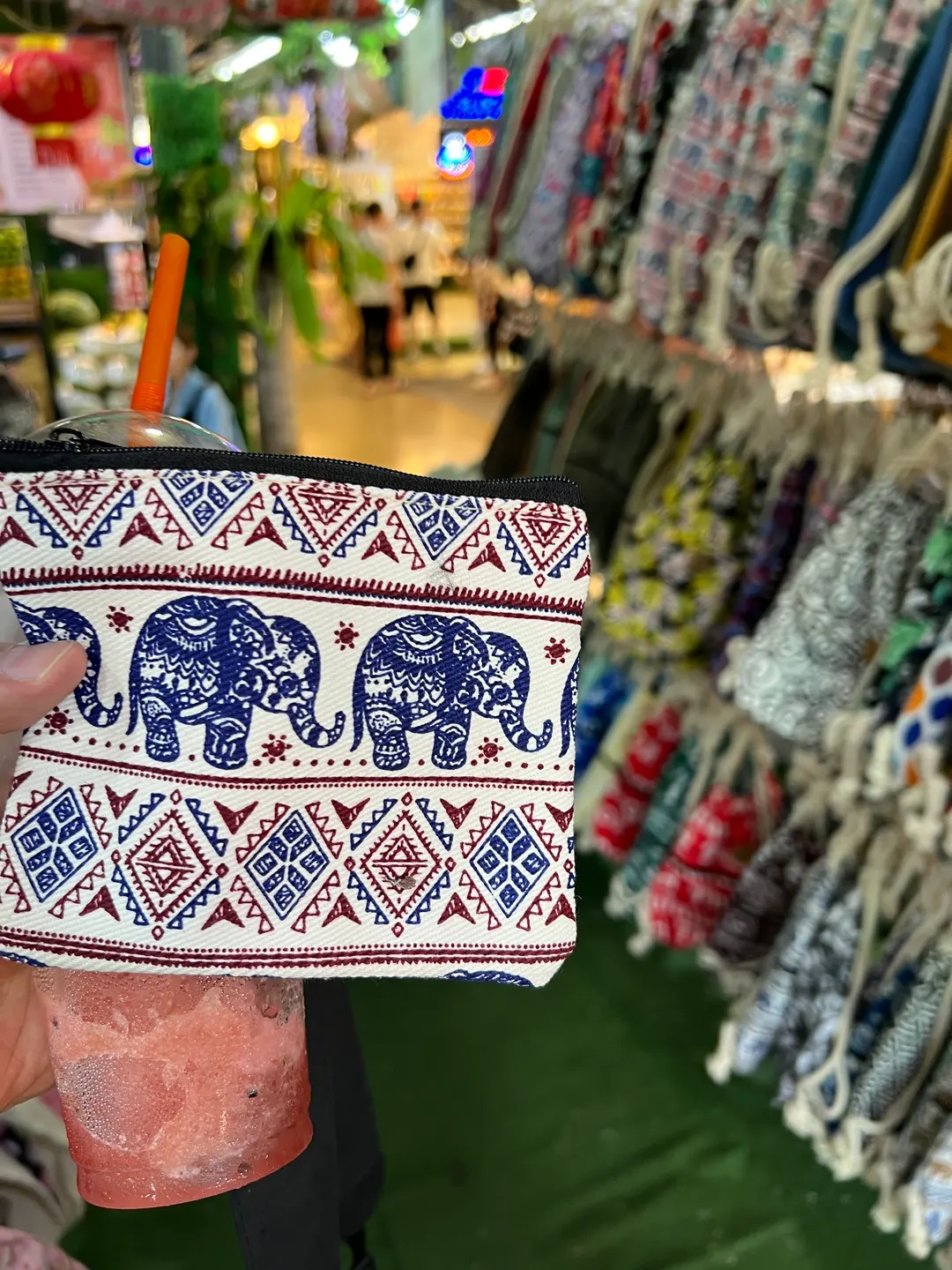 กระเป๋าสตางค์ประมาณ 10 บาท ใช้มา 4 ปีแล้ว