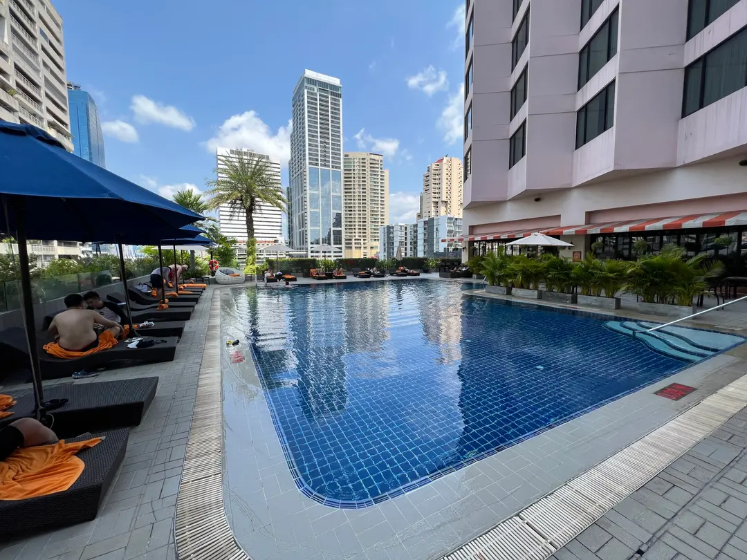 Rembrandt Hotel Swimming Pool