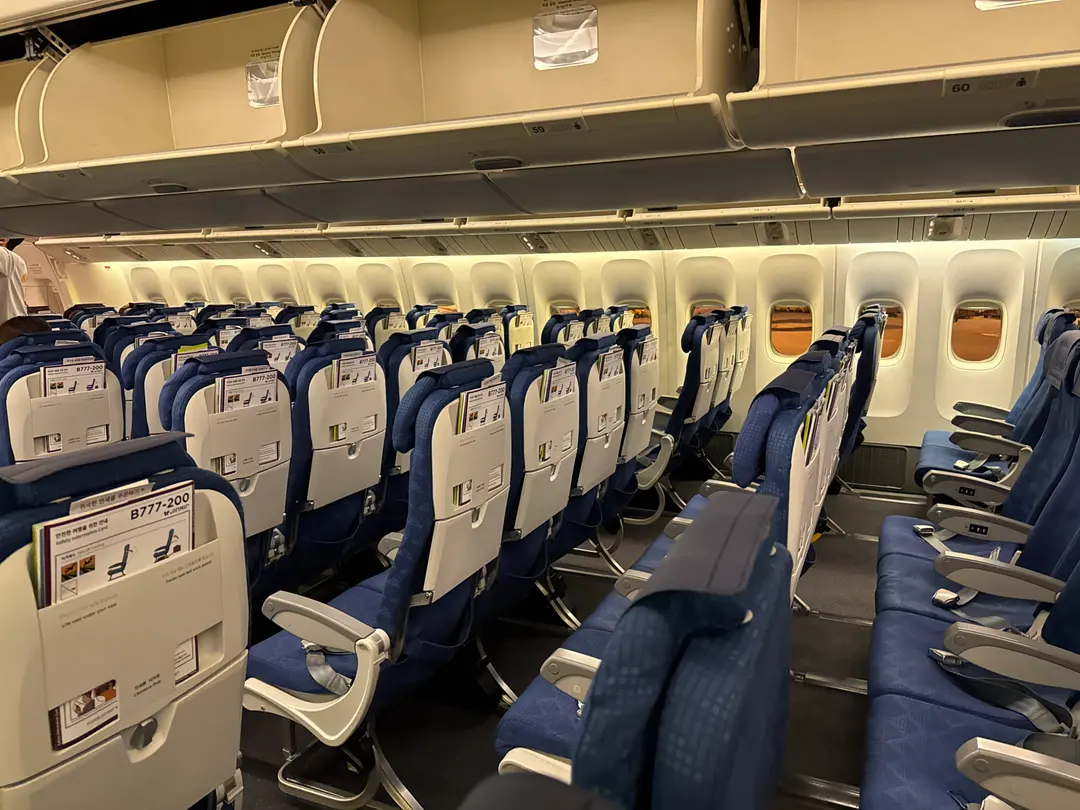 ภายในห้องโดยสารเครื่องบิน B777-200