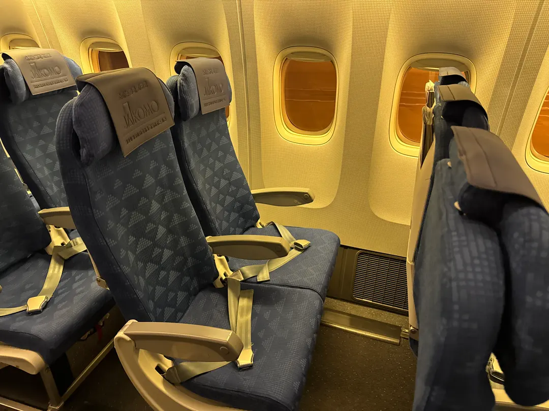 ที่นั่งแบบ 2 แถวบน B777-200