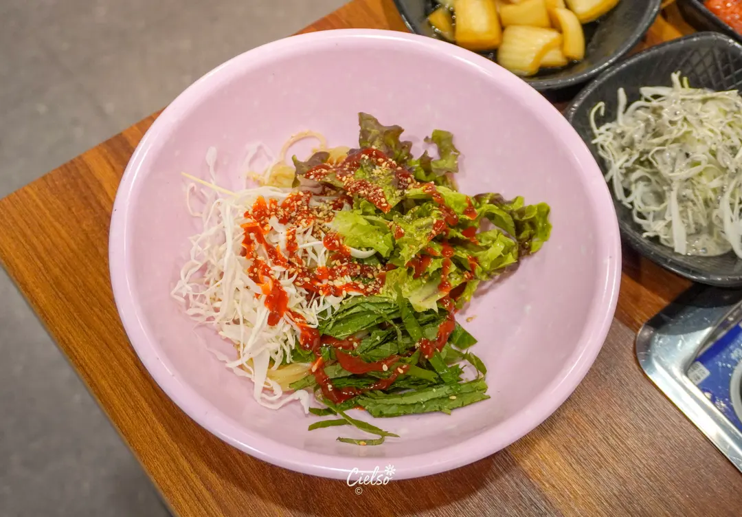 Jjolmyeon bowl