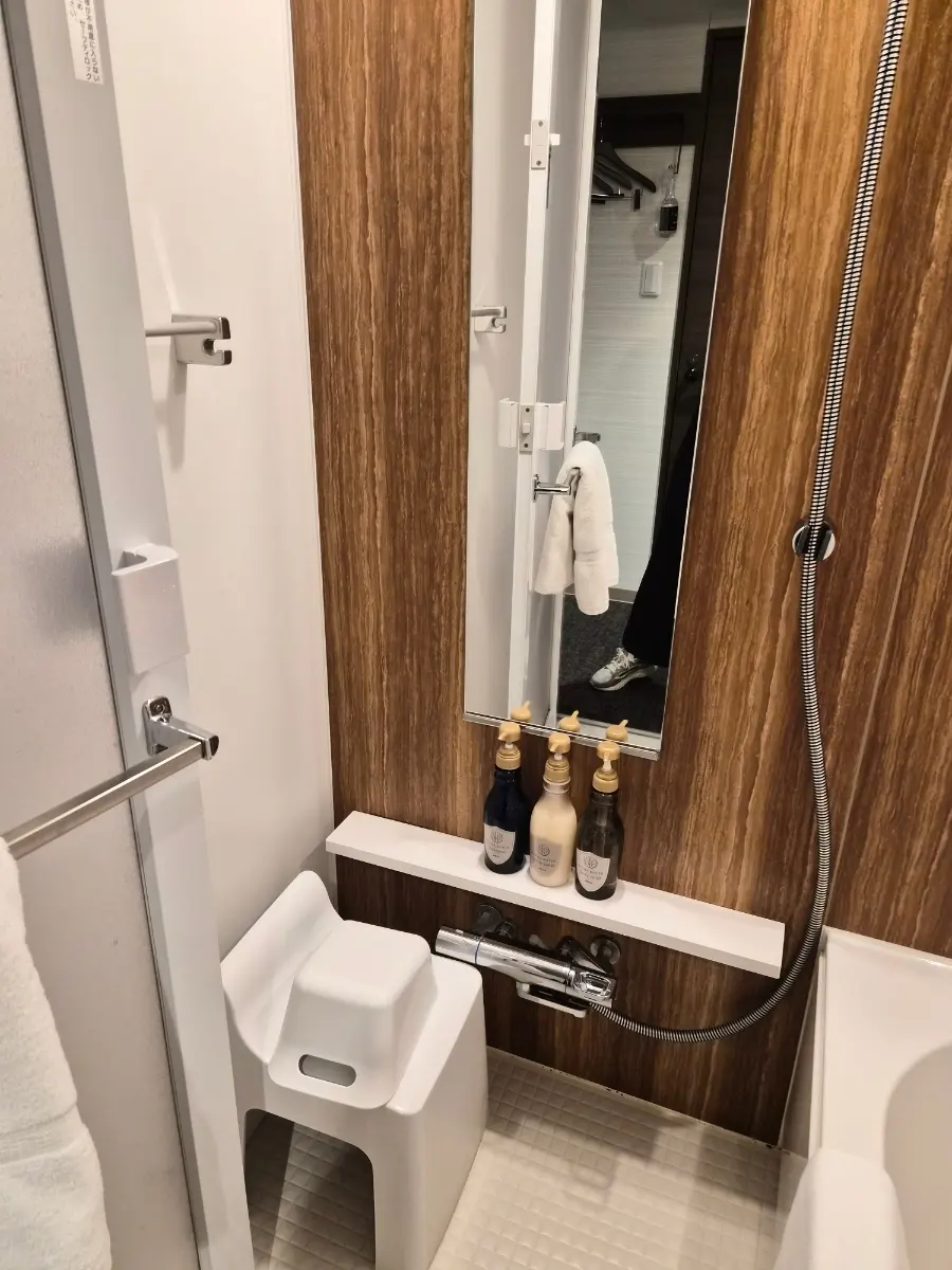 電気ケトルとマグカップ