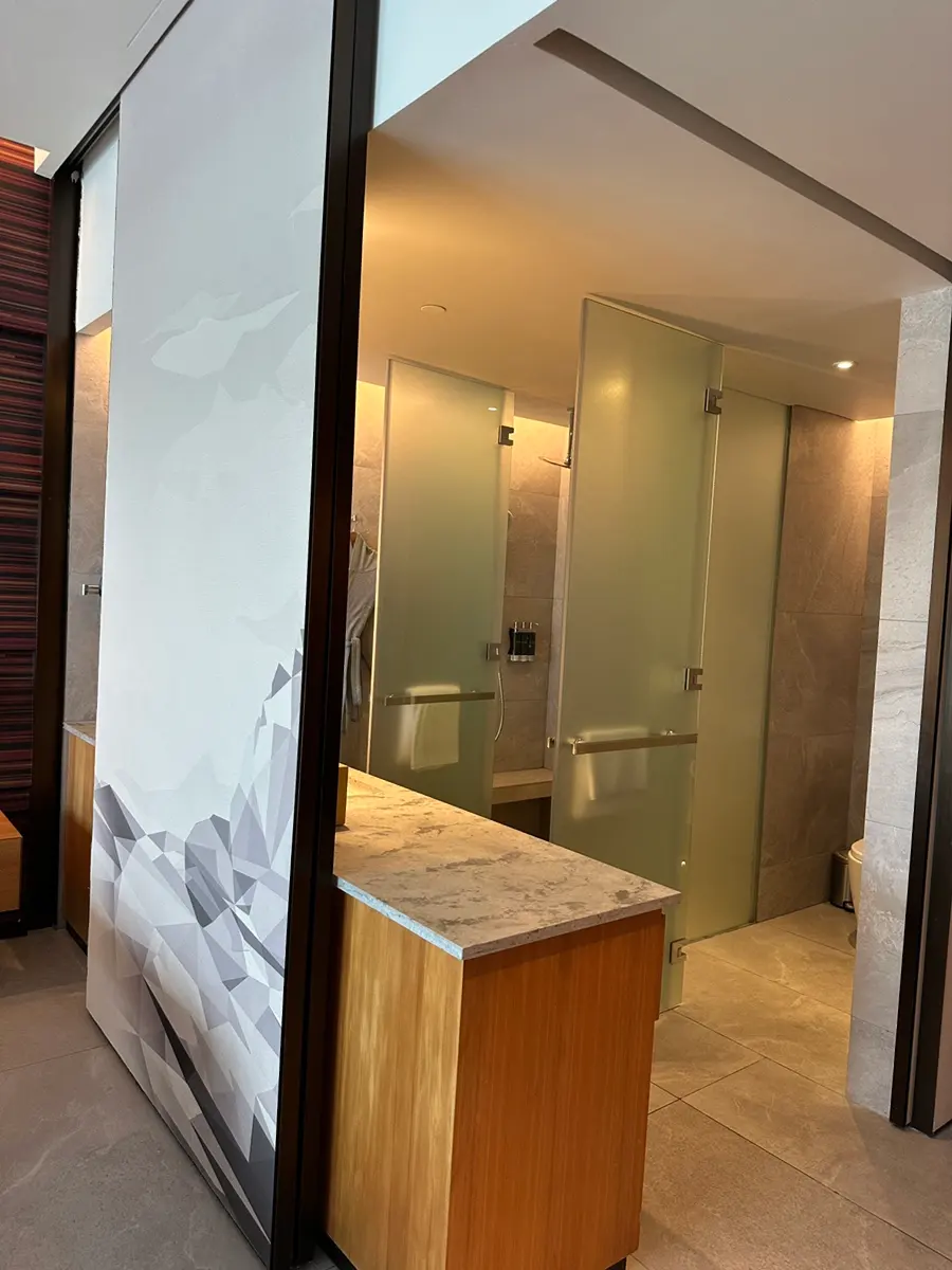 Deluxe Room Bathroom