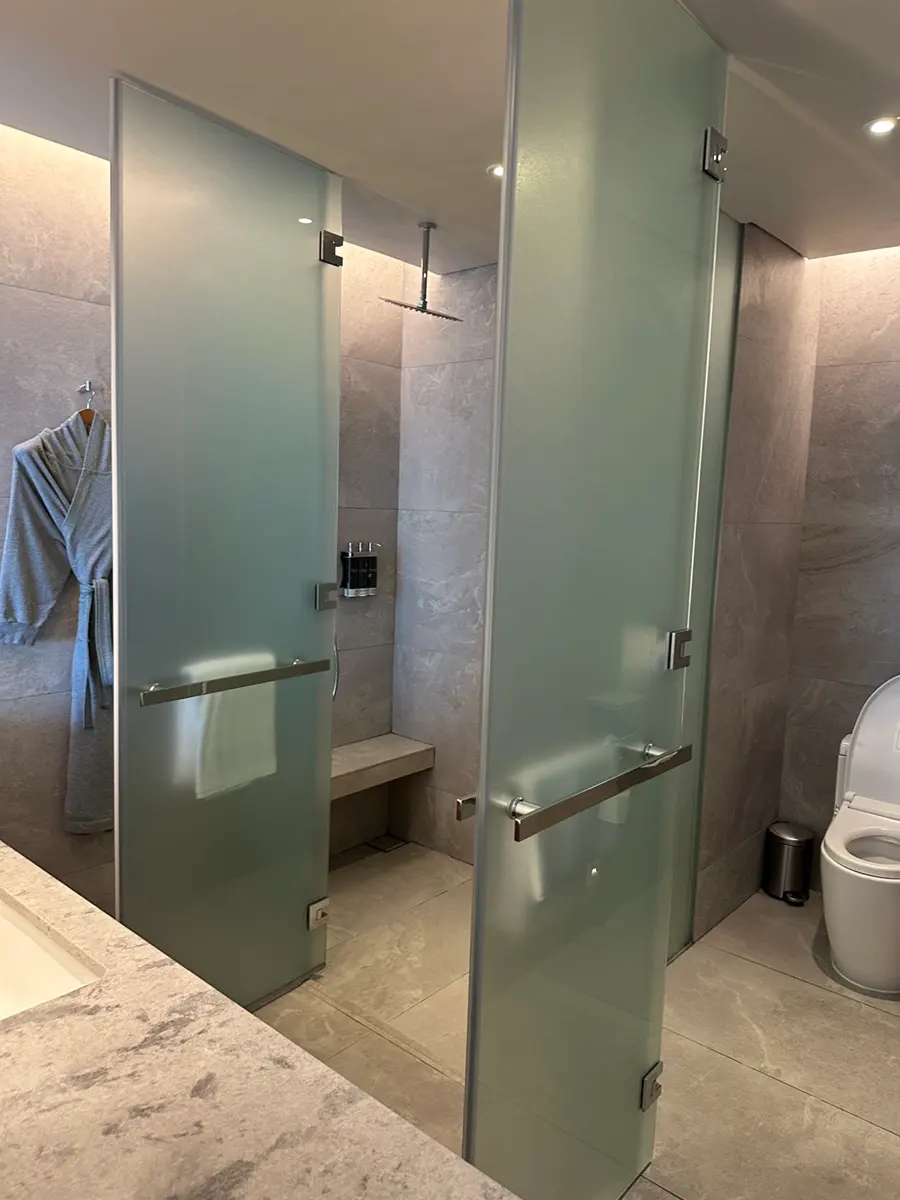 Deluxe Vanity Area