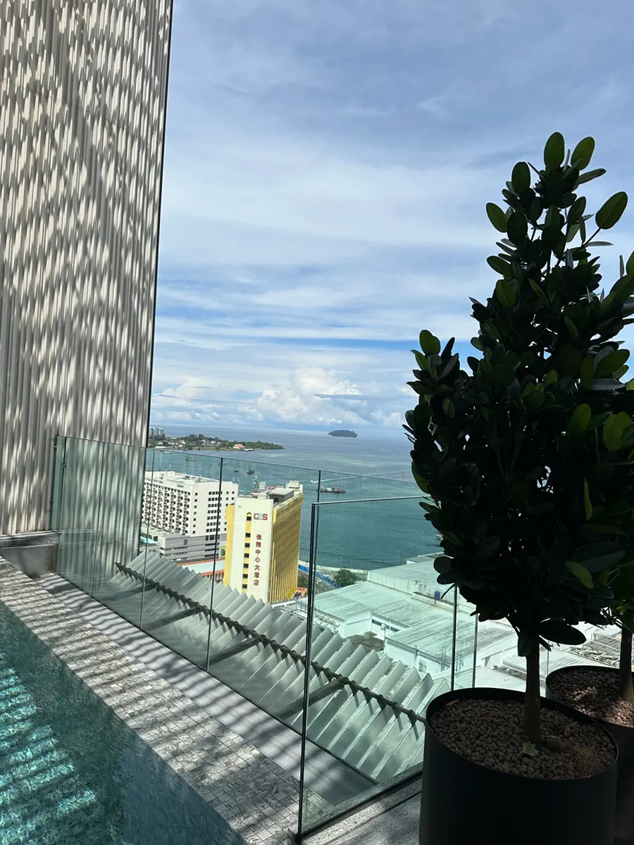Rooftop Pool Sunbeds