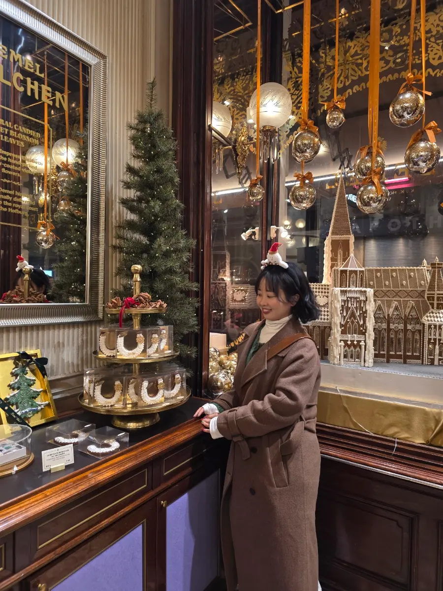 店内のクリスマスツリー