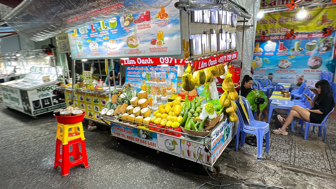 Duong Dong Night Market