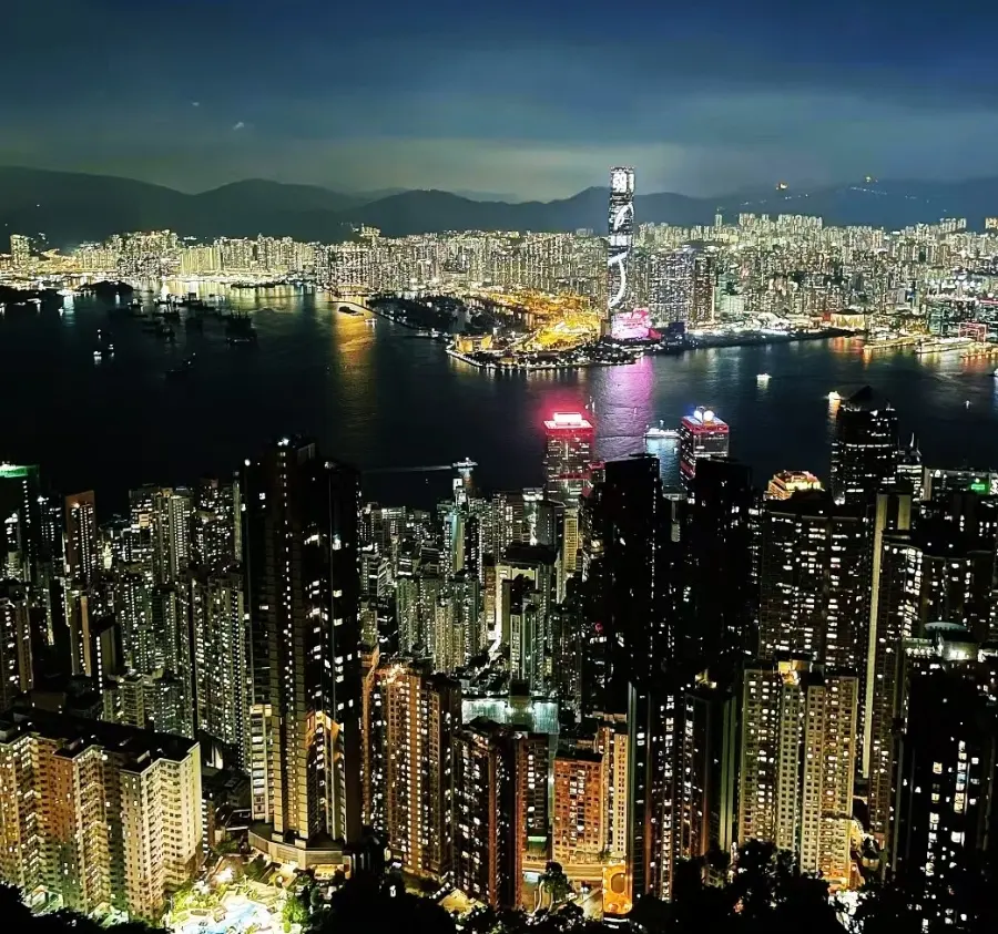 香港ピークトラム의 야경 出典:chinawondersguide