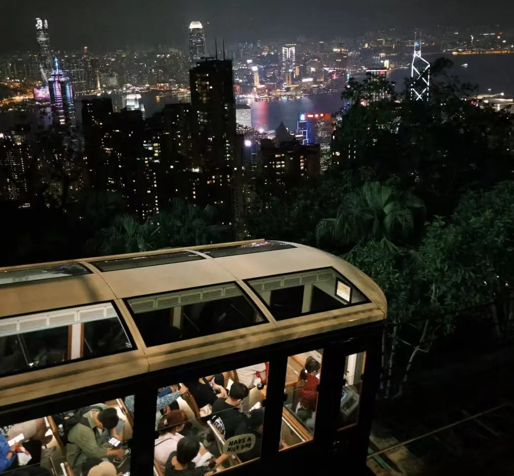 トラムから見る夜景 出典:chinawondersguide