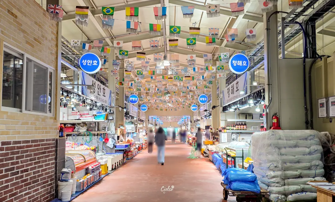 ภายในตลาดปลา