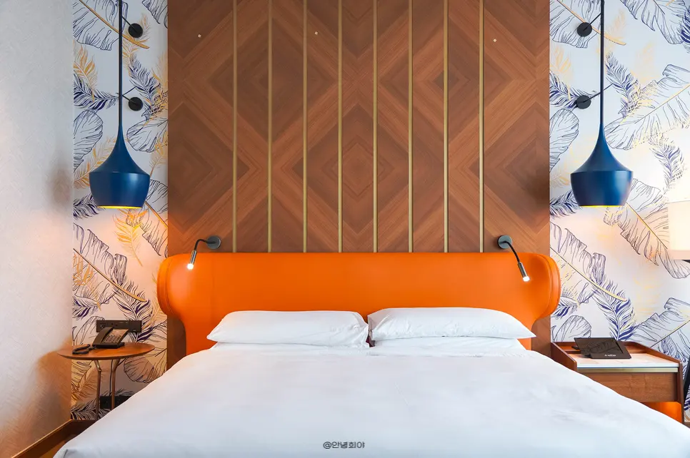 Forest Tower Deluxe Room Bed