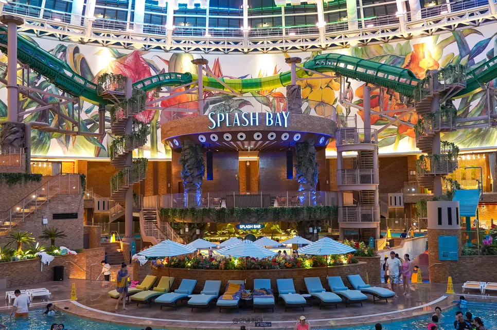 Splash Bay Dome Pool
