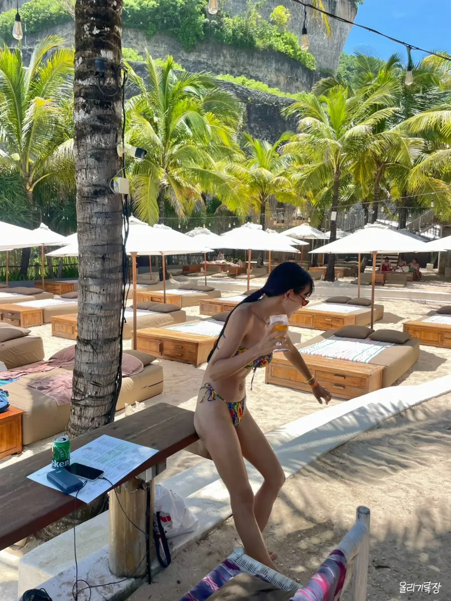 Pool Bar Seating