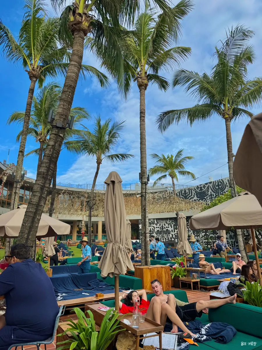 Poolside Daybed View