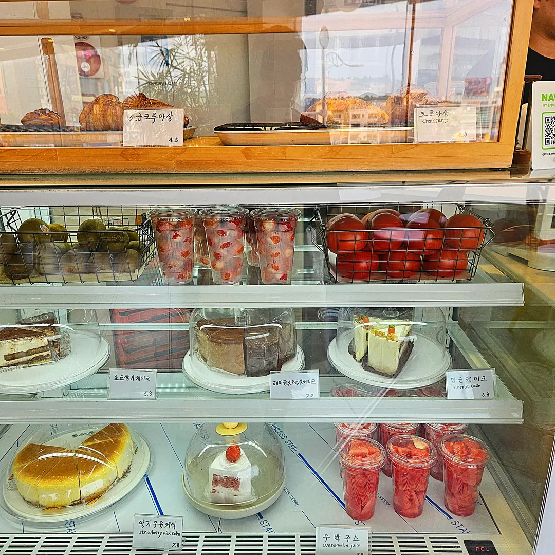 Bakery display at La Scala