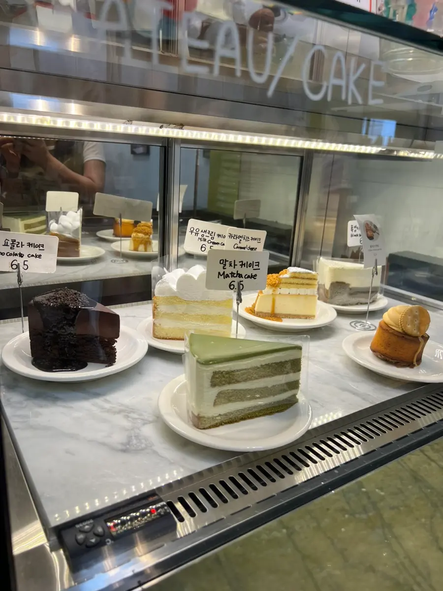 Gateau cakes and candles