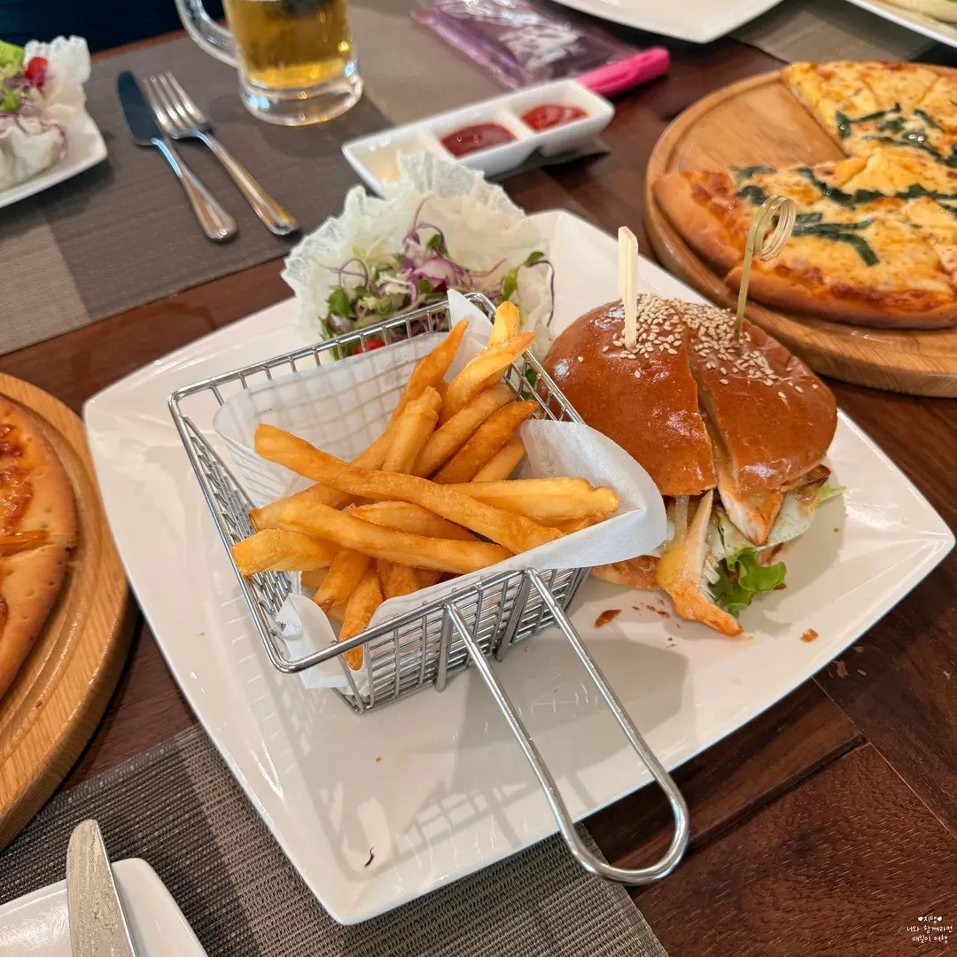 Chicken Burger at Amiana Resort Cam Ranh Poolside Bar