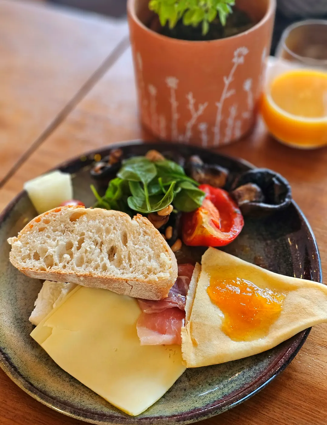 ホテルの朝食ビュッフェ