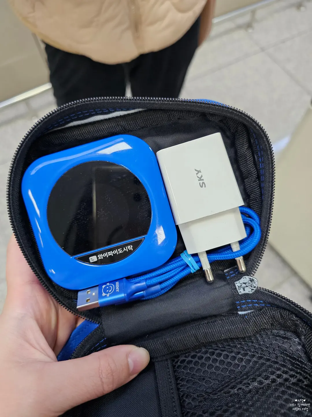 Pocket Wi-Fi device