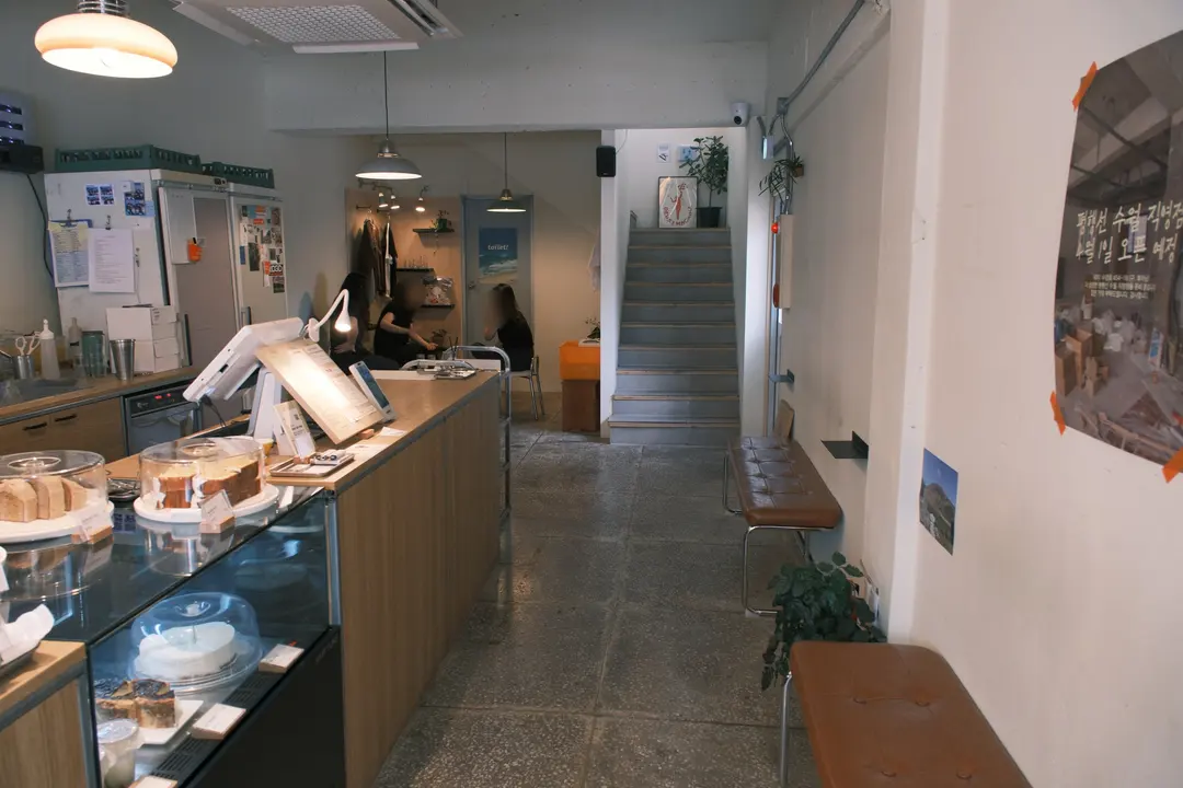 บรรยากาศชั้น 1 คาเฟ่ Pyeonghaengseon