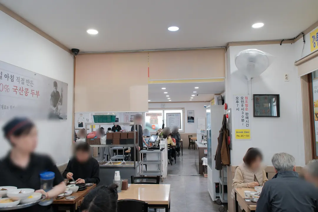 広々とした店内の様子