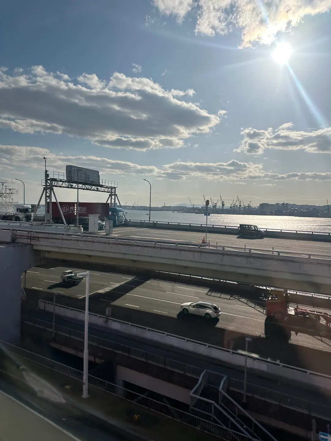 港灣人工島線前往三宮車站的路上