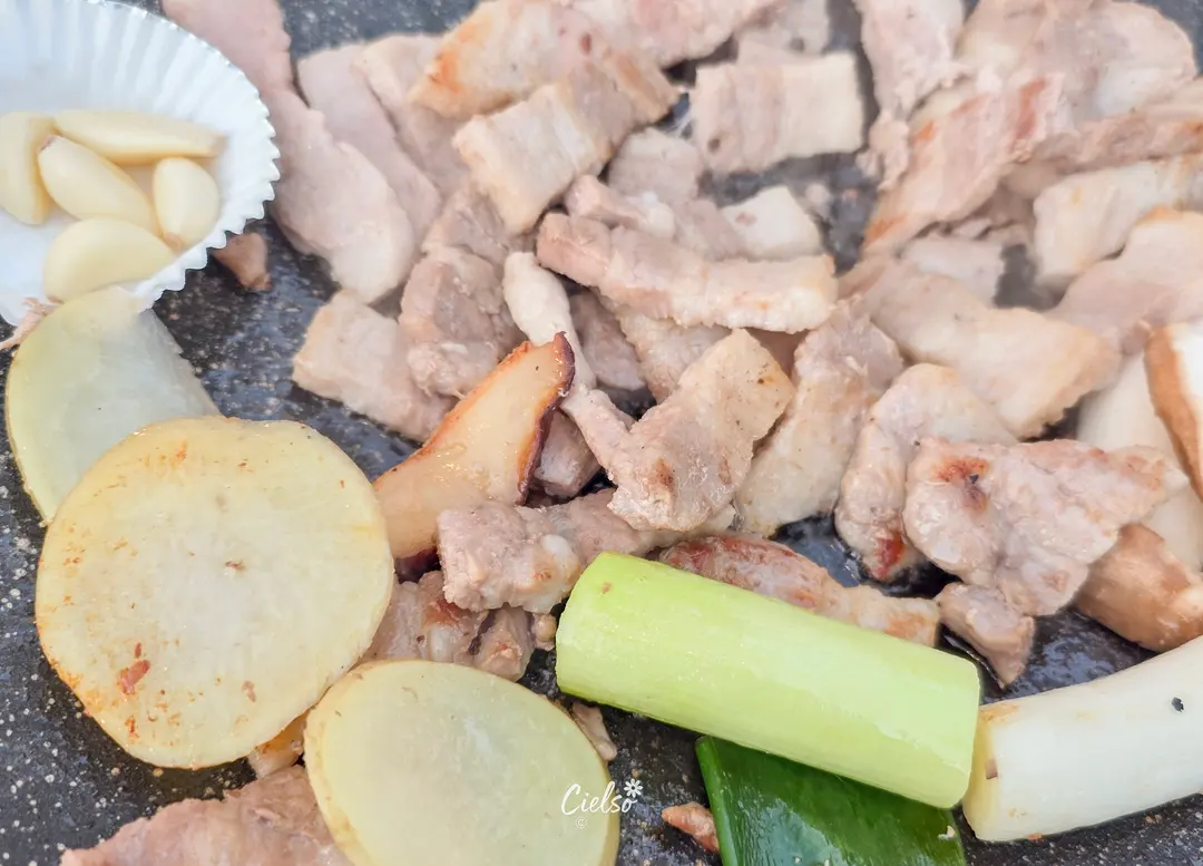 หมูสามชั้นย่างเกรียมๆ น่ากิน