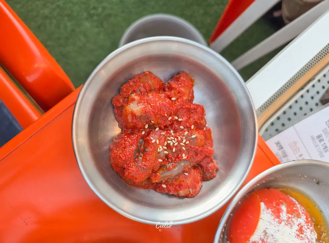 ท็อปปิ้งปลาหมึกยักษ์รสเผ็ด