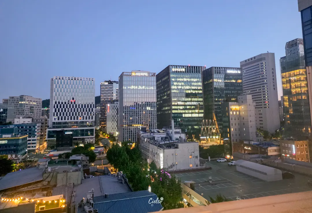 บรรยากาศแสงไฟยามค่ำคืน