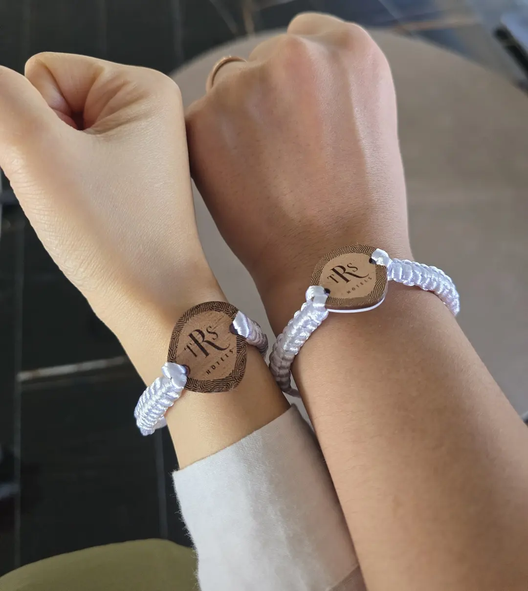TRS Coral wristband key