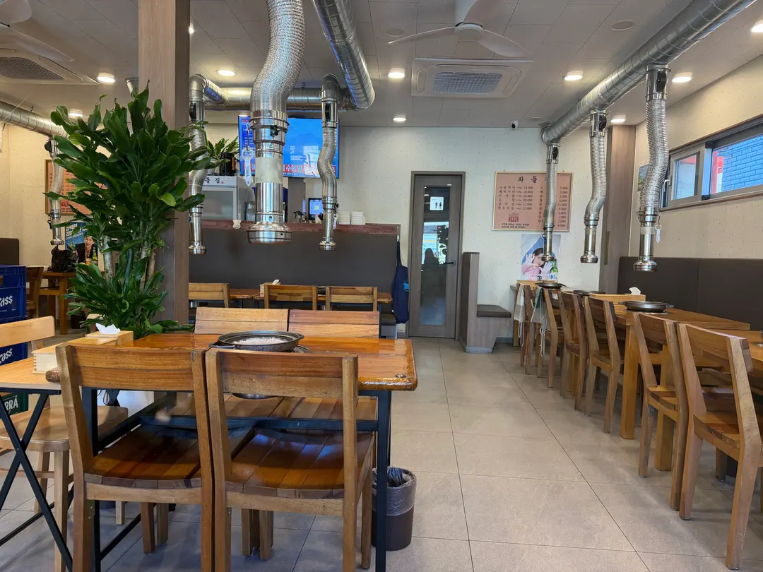 Clean interior of Chadoljib