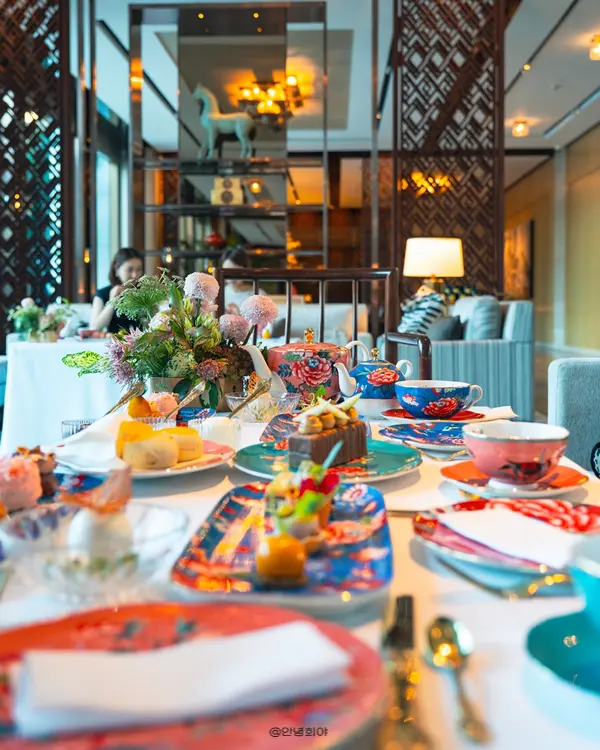 Aesthetic Capella Bangkok Teapots and River View